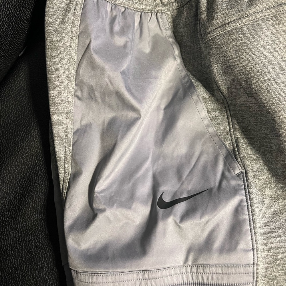 Nike Sample Training Pant - Picture 2 of 8